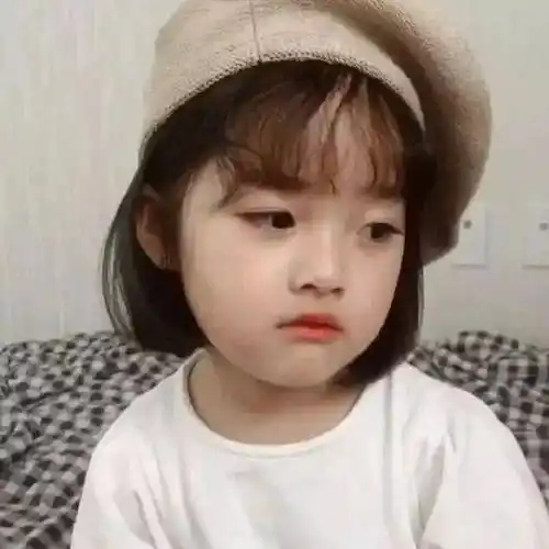 微信里的那个表情包女孩,长大后滤镜碎了一地_凯莉亚·_小姑娘_网友