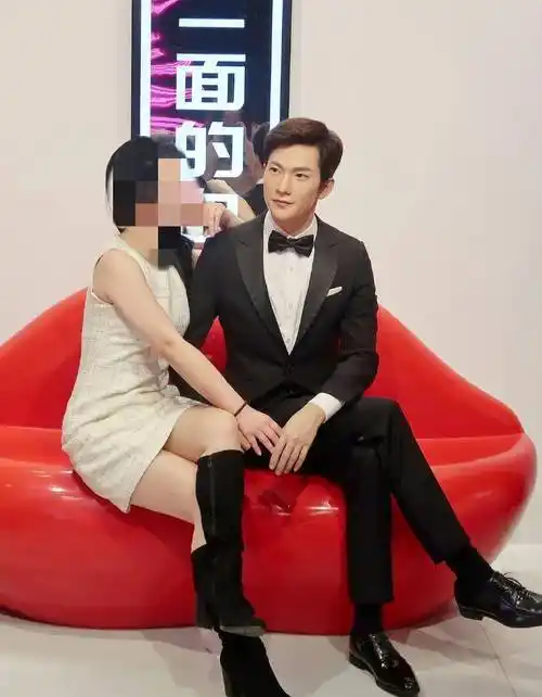 顶流们无人幸免,丑到惨不忍睹_蜡像_杨幂_头发