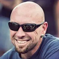 光头墨镜男头像图片 霸气光头男士戴墨镜头像_微信头像图片大全