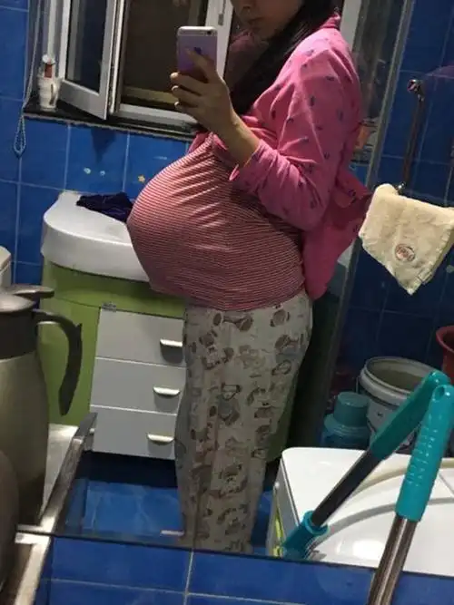 已生男孩的肚肚照图肚子这么圆竟然生的男宝