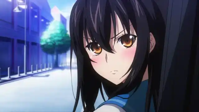 而在动画的首集,本作的女主角 姬柊雪菜,便作为狮子王机关的监视者被