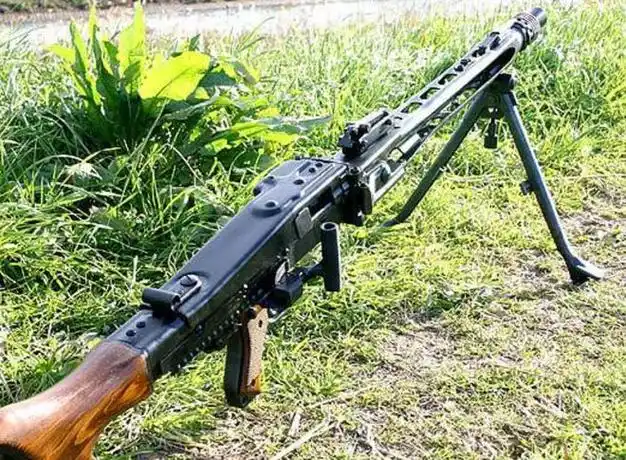 二战中mg42通用机枪不仅给敌军造成麻烦也给德军带来麻烦