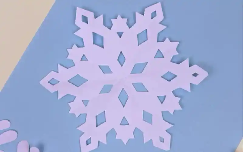 简单几步就能剪美丽的雪花,快试试吧!