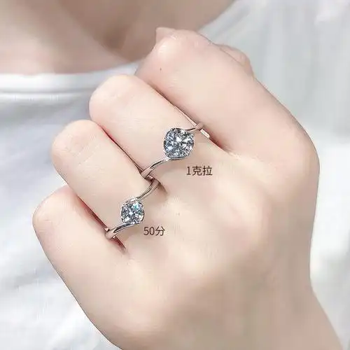 18k铂金莫桑石戒指环扭臂四爪钻戒1克拉纯银饰女求婚结婚情侣礼物