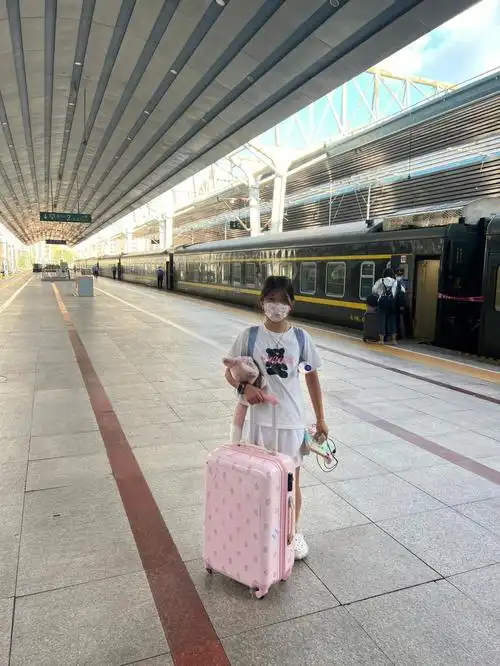 z201高级软卧,全程36个小时,第一次做绿皮火车卧铺的娃很兴奋,高级