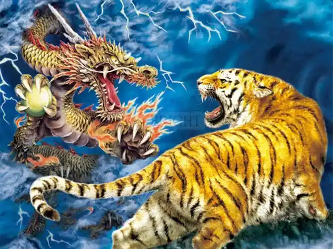 龙虎都奋力争斗,各自使出自己的决招,龙虎斗打得