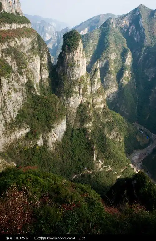 红动网提供山峰山脉精品原创素材下载,您当前访问作品主题是巫山黄岩