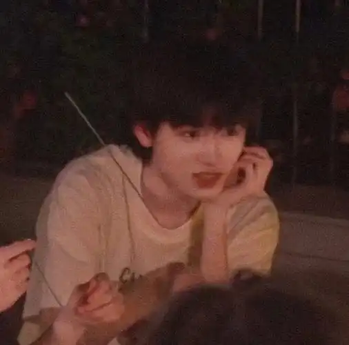 宋亚轩氛围感头像