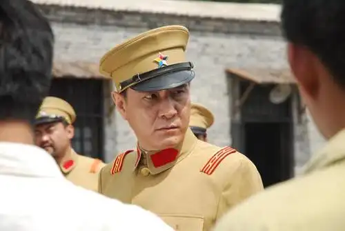 《光荣使命》热拍 李强片场耍狠彰显硬汉本色