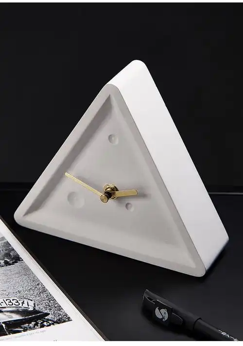 北欧风三角水泥时钟居家装饰品小摆件卧室房间床头桌面静音小台钟