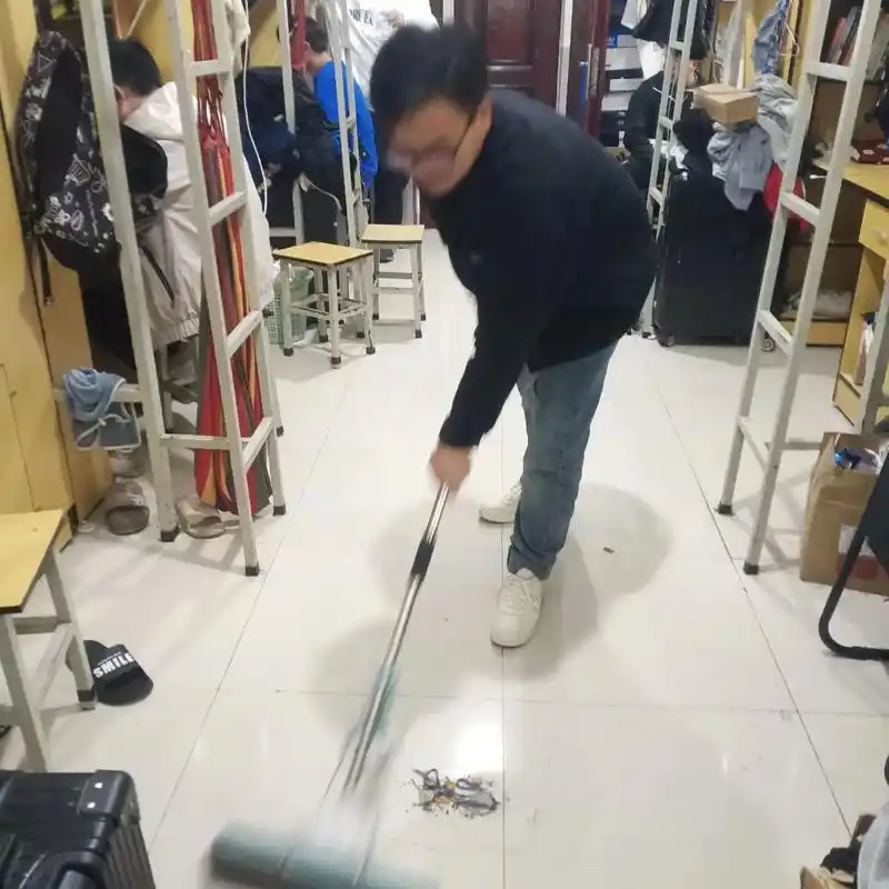 好不容易打扫寝室想记录一下哪个马大哈拍的照片有待提高