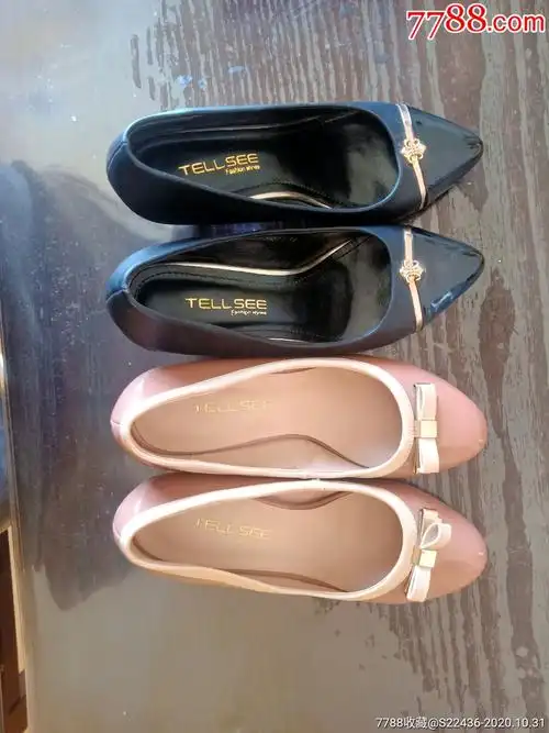 二双二手女式高跟鞋