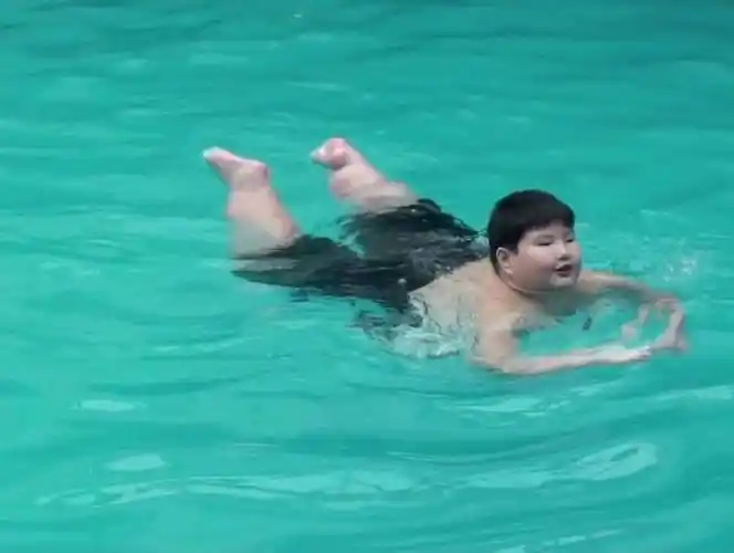 14岁男孩吃成300斤,两次切胃仍被"胖伤",能吃是福就是一个坑_徐周磊