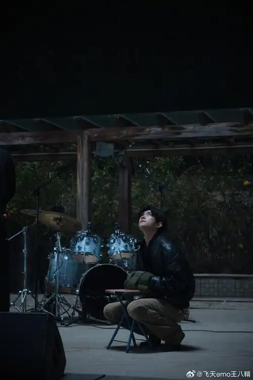 当一束光进入黑暗时 这束光就会有罪 但这束光若永远不会离开黑暗 那