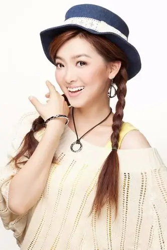 王京京,女,1986年1月14日出生于四川省乐山市,主