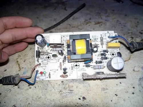 拆爱玛电动车充电器很小巧精致也很特别