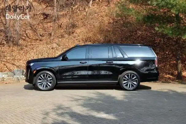 凯迪拉克凯雷德esv作为一款旗舰suv,在2020年进行了全面改款,第五代