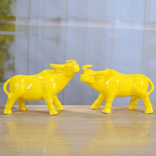 陶瓷黄色公牛母牛摆件一对家居办公室四脚站立镇宅风水工艺品 黄色