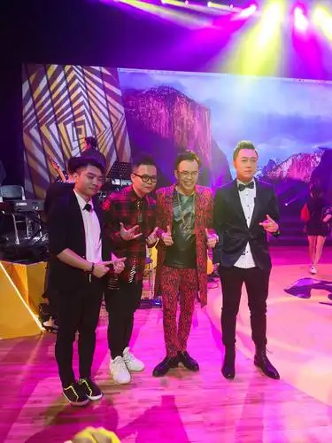 2018-11-10顺德容桂钟sir笑看今生音乐会,koki舞团全员伴舞!