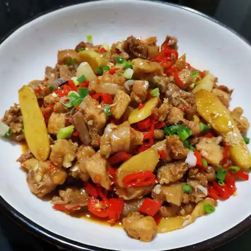 啤酒炖碎碎土鸡,土鸡口感劲道,香喷喷!