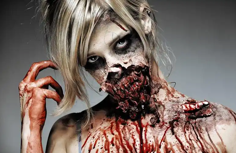 瑞典化妆师亲身示范恐怖电影妆容