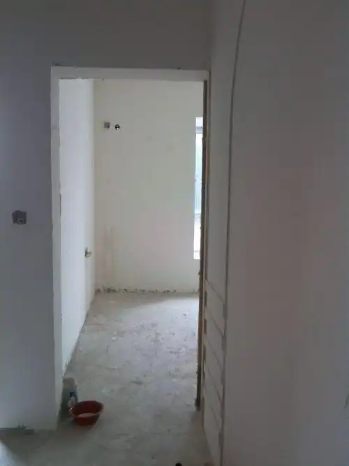 我有一个卧室门是7字形,有一边的门套线不知道怎么套上去!