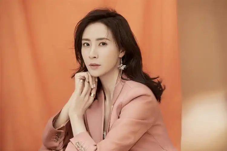 李悦溪时尚大片曝光