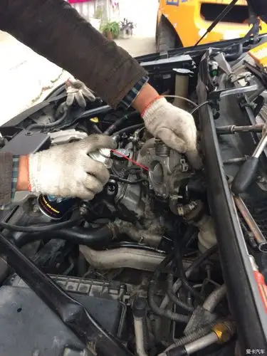 【图】陆尊 换节温器,杰通别克指导!换远光氙气大灯!自己拆保险杠!