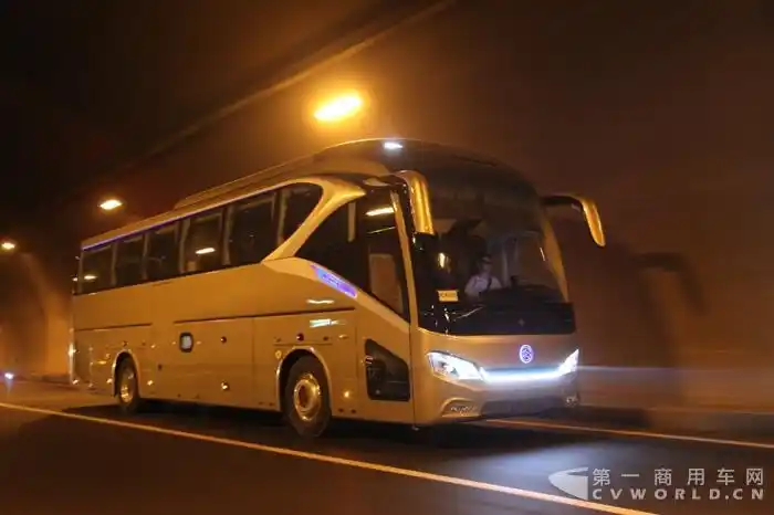金旅领航者豪华公路客车试驾