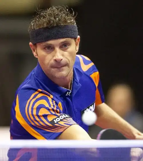 图文:王皓4-2胜格林卡晋级决赛 格林卡回球