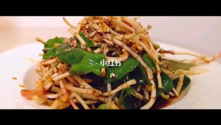 20天前挖的野生折耳根,用兔哥的方法保存新鲜如初,现吃现挖,凉拌/炖汤