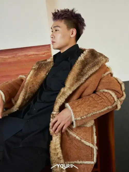 929292赵睿拍摄帅气组照 成为时尚杂志封面人物