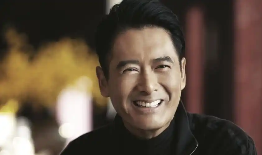 "赌神"周润发被曝"双面人",晚节不保,完美人设都是伪装