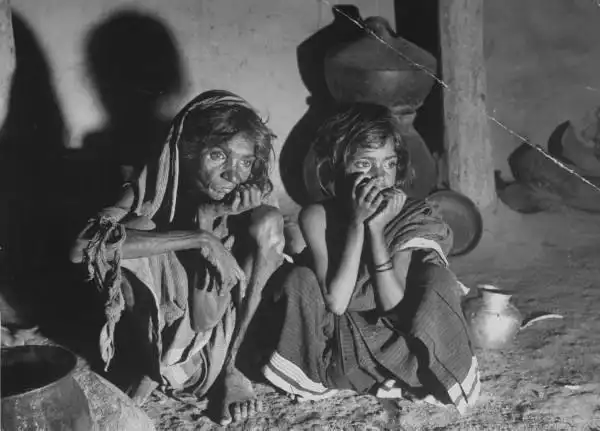 饥饿儿童干瘪乳房美记者实拍46年印度大饥荒组图