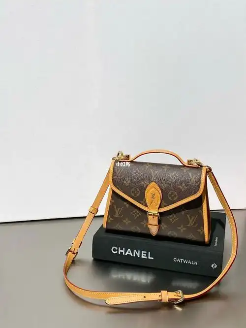 lvivy限量邮差包