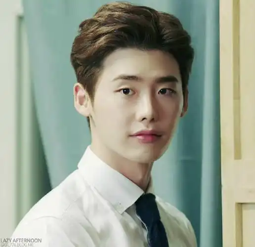 还有就是我的脸还有点胖,但不是很胖,做李钟硕这款发型合适吗?