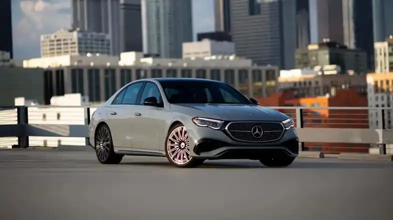 新奔驰e450实拍发布,配3.0t直列六缸引擎_太平洋号