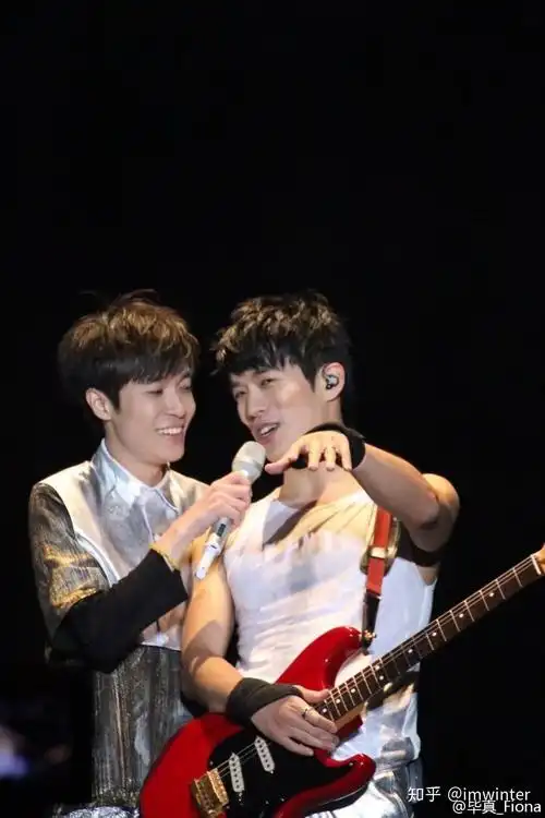 求吴青峰刘家凯合照,要超甜的! - 知乎