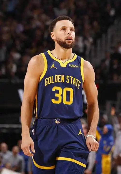 库里单场命中11个三分 创个人本赛季新高_比赛_三分球_篮球