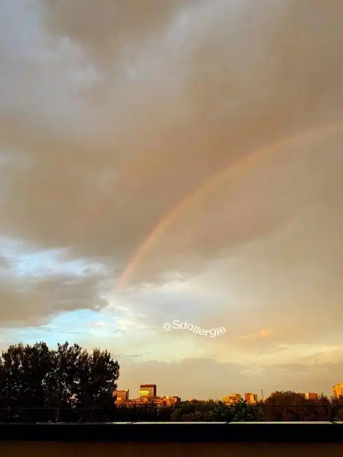 下午还是晴天7715傍晚就下起了雨9715更神奇的是,雨停之后望