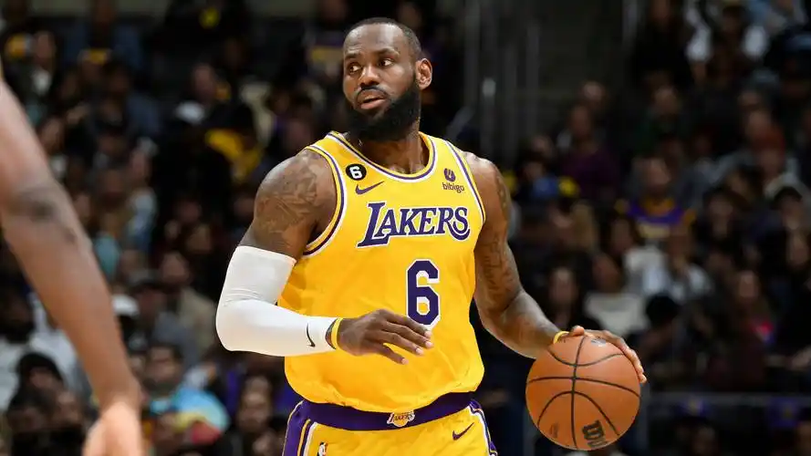 听听詹姆斯赛后怎么说,只有6个字真的很"稀有"_八村_比赛_助攻