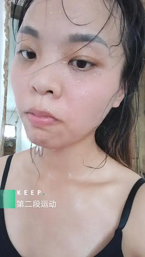 第二段运动后,能听到滴答滴答的汗水滚在瑜伽垫上