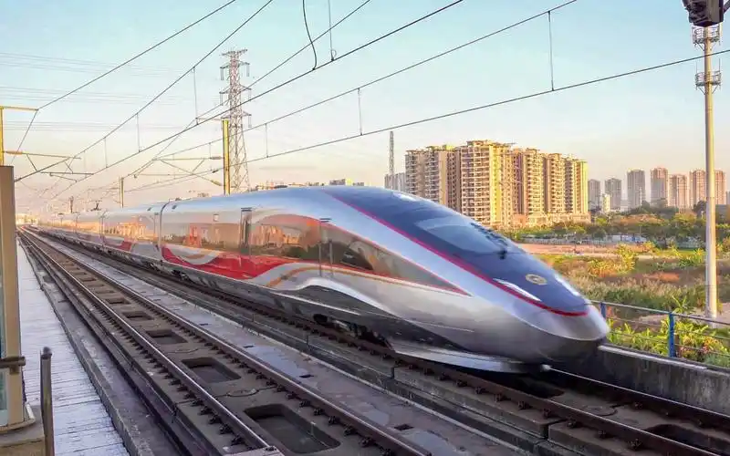 智能动车组"龙凤呈祥"广珠城际首日运营,cr400bf-z-3117高速通过中山