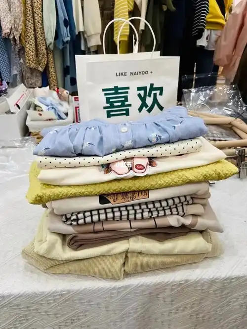 每天穷开心也不错噢艾米奶奶今天大手一挥十件衣服打包带走结账573块!