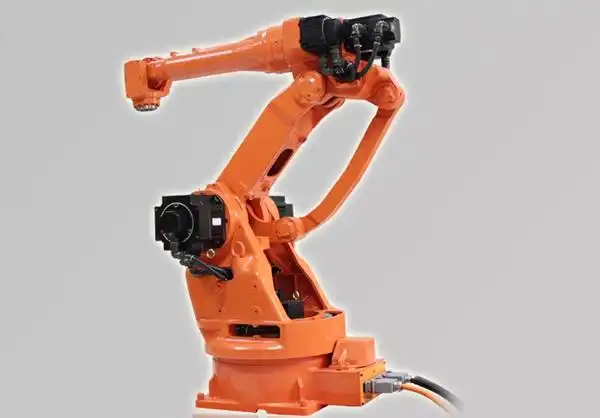 工业机械手推动注塑产业自动化升级