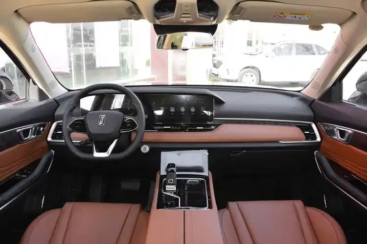 2022款 奔腾t99 20td 手自一体 运动尊享型特装版内饰