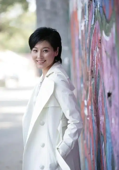 演员张延嫁大5岁香港丈夫婚后生一女