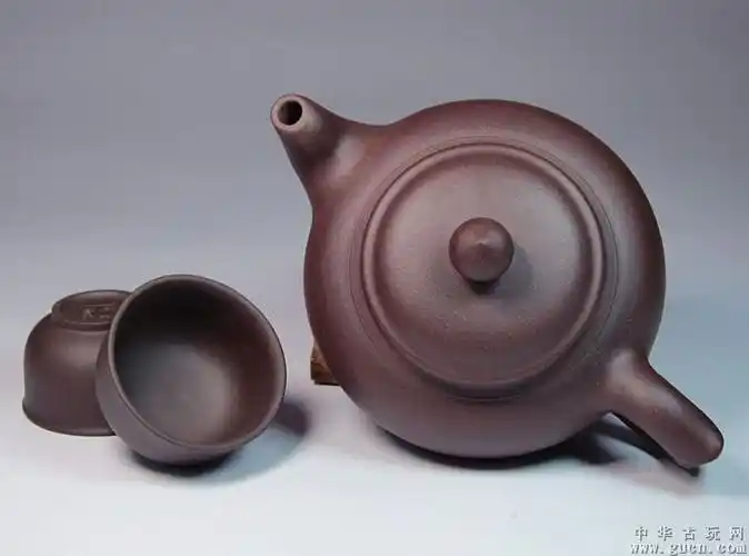 [藏品编号:3729606] 宜兴紫砂壶原矿紫泥230cc潘洪法《笑樱套壶》