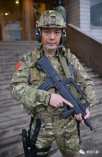 在《我是特种兵之火凤凰》饰演"天狼"陈应天.