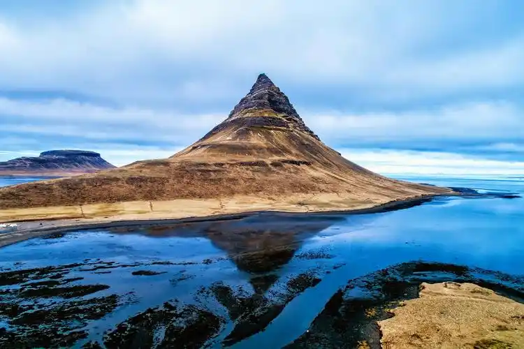 冰岛附近山基尔丘山北欧冰岛旅游